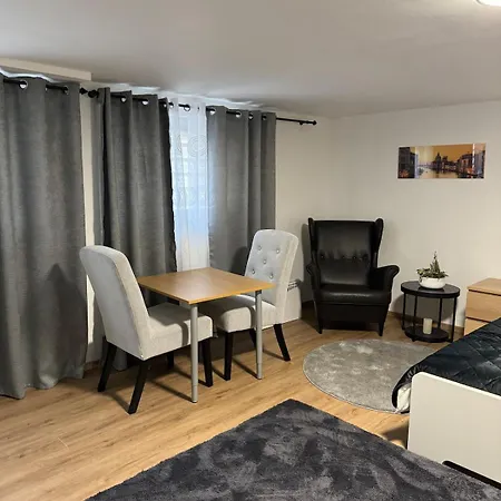 דירה Studio Apartment קארבן